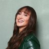 Sydnie Christmas: 20 Super Sucessos que definem o mood da artista
