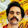 Rodrigo Alarcon em 20 Super Sucessos: a imersão editorial na nova música brasileira