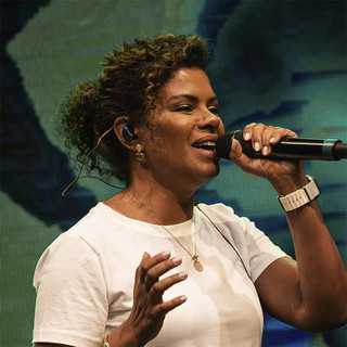 Playlists – Nivea Soares Mais Tocadas Nivea Soares mais tocadas 2026